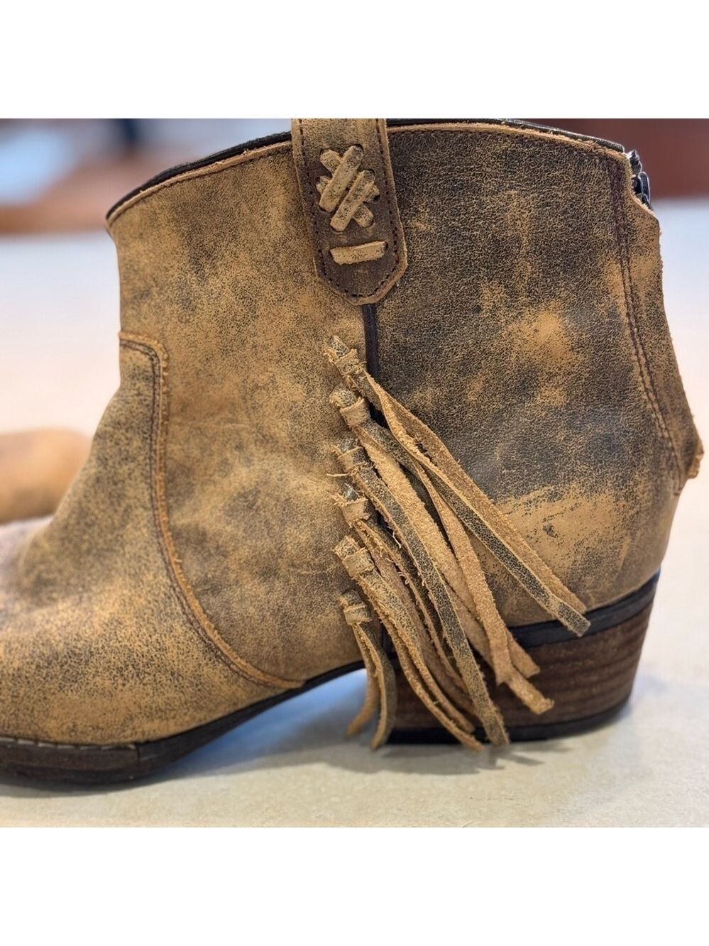 Very Volatile Lookout Fringe Leather Women's Booties Size 10 - Picture 3 of 11